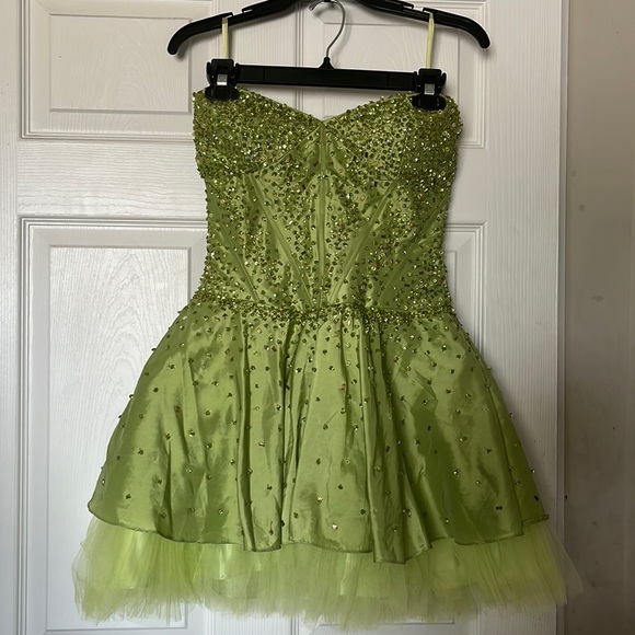 Brand- May Queen , Color- Sage green, Beads ( green,clear, & gold) - Picture 1 of 3